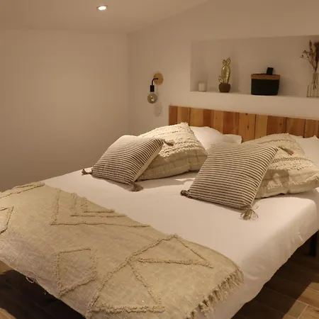 Le 4 Cote Ardeche Holiday home *